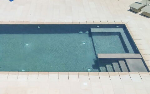 Tenuta Emma: Piscina, Material Compuesto, Loseta, Hormigón, Fuente De Agua, Sombra, Diseño, Losa, Mueble Para Exteriores