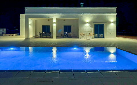Tenuta Emma: Azul, Piscina, Material Compuesto, Recurso, Inmuebles, Hormigón, Hotel, Diseño, Fuente De Agua, Villa