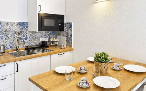 Porto Luna 1: Mostrador, Piso, Cocina, Mueble, Diseño De Interiores, Gabinetes, Suelo, Casa, Arreglo De Tubería, Encendiendo