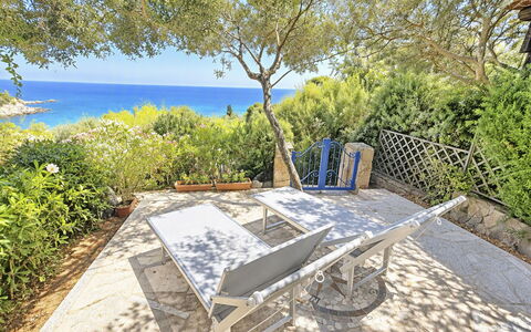 Porto Luna 1: Azul, Mar, Costeras Y Los Accidentes Geográficos Oceánico, Mueble Para Exteriores, Costa, Oceano, Sombra, Zona Tropical, Jardín, Silla