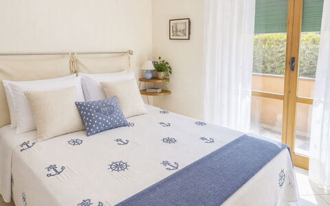 Coniglio Beach: Habitación, Cama, Mueble, Sábana, Linos, Madera, Lecho, Diseño De Interiores, Textil, Suelo