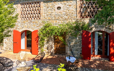 Villa Santa Barbara: Arbusto, Puerta, Jardín, Cabaña, Ladrillo, Enladrillado, Casa De Campo, Inmuebles, Yarda, Paisajismo