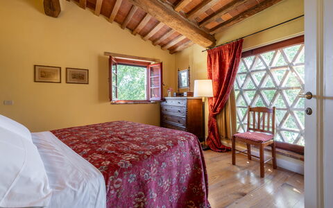 Villa Santa Barbara: Pared, Mueble, Madera, Casa, Diseño De Interiores, Linos, Habitación, Cama, Habitación, Sábana
