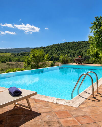 Villa Santa Barbara, Pool and Relax, Siena Country: Piscina, Azul, Recurso, Verano, Mueble Para Exteriores, Thermae, Eco Hotel, Sunlounger, Hacienda, Ocio