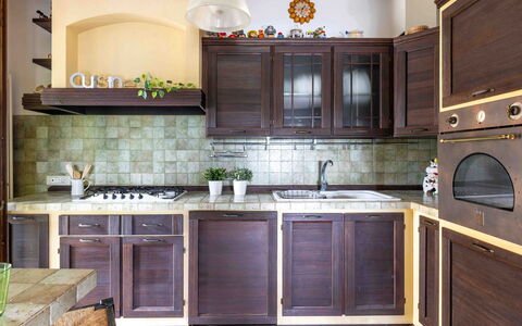 Casa Dolceconero: Cocina, Madera, Gabinetes, Diseño De Interiores, Mostrador, Mueble, Aparato De Cocina, Piso, Electrodoméstico, Alacena