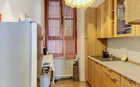 Una Finestra sul Lago: Cocina, Aparato De Cocina, Mostrador, Gabinetes, Electrodoméstico, Madera, Mueble, Diseño De Interiores, Piso, Alacena
