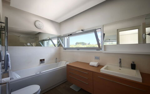 Villa Mulberry Garden - Esclusiva con Piscina Priv: Diseño De Interiores, Arreglo De Tubería, Piso, Techo, Suelo, Lavabo, Grifo, Baño, Plomería, Encendiendo