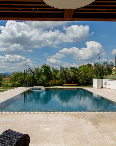Villa Mulberry Garden - Esclusiva con Piscina Priv: Piscina, Material Compuesto, Loseta, Sombra, Recurso, Jardín, Paisajismo, Fuente De Agua, Losa, Mueble Para Exteriores