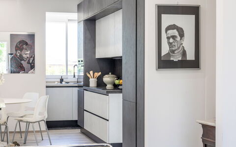 Art&Sea House: Mueble, Cocina, Diseño De Interiores, Mostrador, Piso, Gabinetes, Aparato De Cocina, Suelo, Casa, Alacena