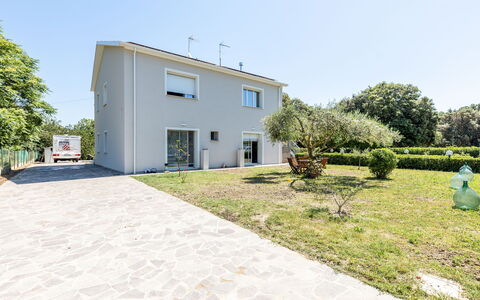 Art&Sea House: Barrio Residencial, Arbusto, Casa, Casa, Entrada De Coches, Inmuebles, Jardín, Suburbio, Paisajismo, Sombra