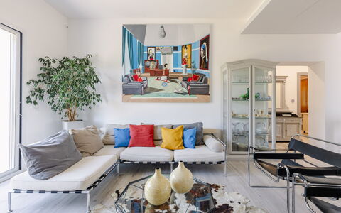 Art&Sea House: Mueble, Diseño De Interiores, Sofá, Piso, Pared, Suelo, Sala, Mesa, Habitación, Departamento