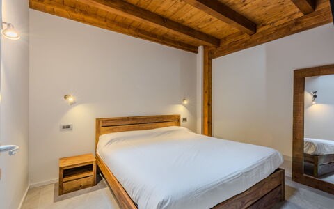 Silvia: Diseño De Interiores, Pared, Piso, Madera, Techo, Suelo, Cama, Habitación, Habitación, Mueble