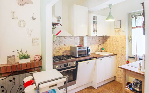 La Casa Azzurra: Diseño De Interiores, Electrodoméstico, Piso, Cocina, Mueble, Madera, Techo, Aparato De Cocina, Suelo, Mostrador
