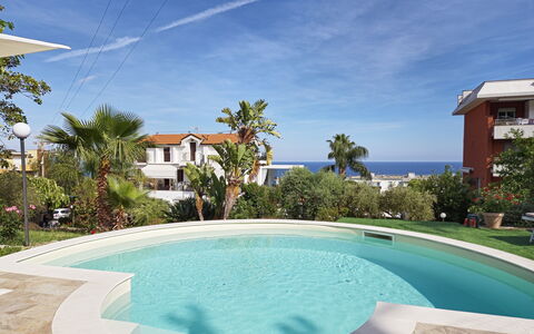 Oasis Villa Sanremo: Piscina, Recurso, Material Compuesto, Ocio, Eco Hotel, Mueble Para Exteriores, Sombra, Hotel, Hacienda, Inmuebles