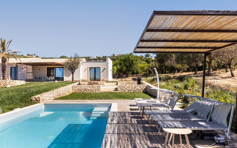 Villa Maddalena: Azul, Piscina, Recurso, Sunlounger, Mueble Para Exteriores, Eco Hotel, Sillón, Villa, Hotel, Estructura Al Aire Libre