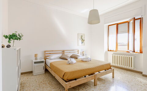 Casa Acquamarina: Mueble, Cama, Diseño De Interiores, Habitación, Pared, Piso, Madera, Suelo, Lecho, Sábana