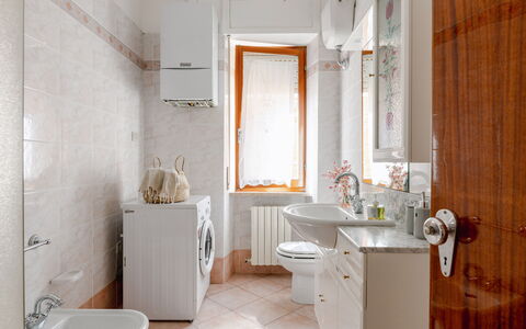 Casa Acquamarina: Arreglo De Tubería, Piso, Diseño De Interiores, Lavabo, Baño, Suelo, Grifo, Lavabo Del Baño, Plomería, Habitación