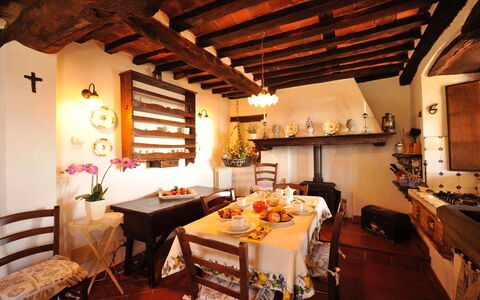 Oliveta: Mueble, Diseño De Interiores, Madera, Techo, Piso, Mesa, Encendiendo, Habitación, Cocina Y Comedor Mesa, Comedor