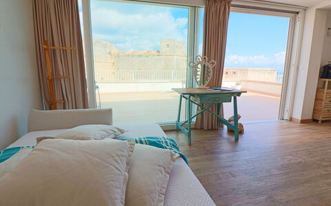 Sveva: Mueble, Madera, Diseño De Interiores, Suelo, Piso, Departamento, Mar, Habitación, Manchas De Madera, Silla