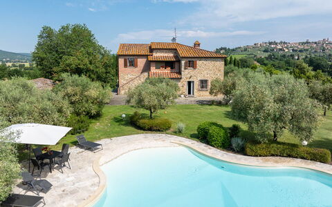 Podere Il Pozzangone, Lucignano: Piscina, Cabaña, Casa De Campo, Césped, Jardín, Inmuebles, Paisajismo, Villa, Yarda