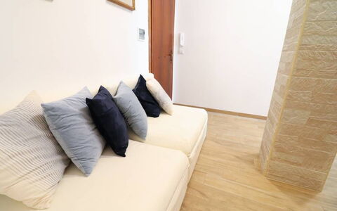 Casa Aurora a Otranto: Mueble, Piso, Suelo, Sofá, Diseño De Interiores, Madera, Amortiguar, Sala, Suelos De Madera, Arrojar La Almohada