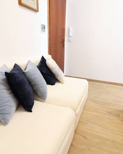 Casa Aurora a Otranto: Mueble, Piso, Suelo, Sofá, Diseño De Interiores, Madera, Amortiguar, Sala, Suelos De Madera, Arrojar La Almohada