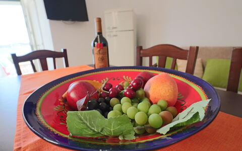 Casa Rachele a Otranto: Vajilla, Comida, Utensilios Para Servir, Vajilla, Mesa, Mueble, Plato, Fruta, Ingrediente, Manteles