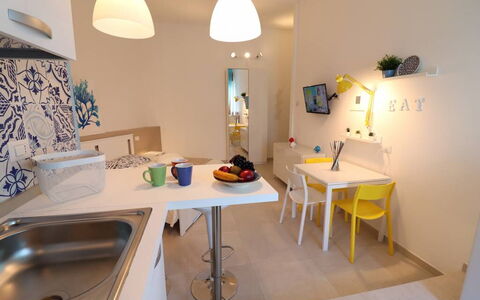 Casa Maya a Otranto: Diseño De Interiores, Mueble, Piso, Madera, Suelo, Habitación, Techo, Encendiendo, Mostrador, Cocina