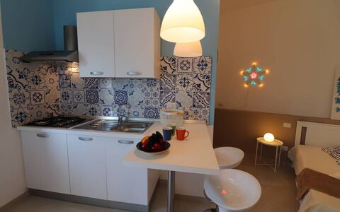 Casa Maya a Otranto: Diseño De Interiores, Mueble, Piso, Suelo, Habitación, Cocina, Aparato De Cocina, Mostrador, Electrodoméstico, Silla