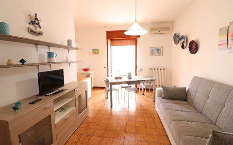 Margherita: Mueble, Diseño De Interiores, Piso, Madera, Suelo, Habitación, Sala, Mesa, Sofá, Marco