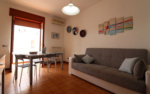 Margherita: Mueble, Diseño De Interiores, Piso, Suelo, Madera, Habitación, Encendiendo, Sofá, Mesa, Sala