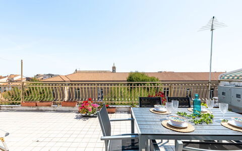 Attico del Corso: Mueble, Departamento, Silla, Sombra, Mueble Para Exteriores, Balcón, Cocina Y Comedor Mesa, Planta De Casa, Maceta, Mesa Al Aire Libre
