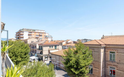 Attico del Corso: Cielo, Edificio, Ventana, Barrio Residencial, Área Urbana, Departamento, By, Ciudad, Barrio, Casa