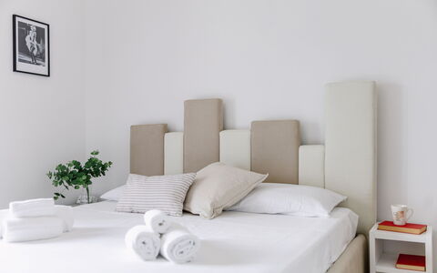 Suite Pineta: Mueble, Diseño De Interiores, Cama, Habitación, Pared, Madera, Lecho, Sábana, Linos, Textil