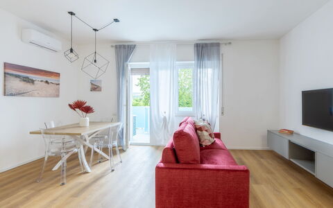 Suite Pineta: Diseño De Interiores, Piso, Mueble, Suelo, Suelos De Madera, Madera, Habitación, Techo, Sala, Sofá