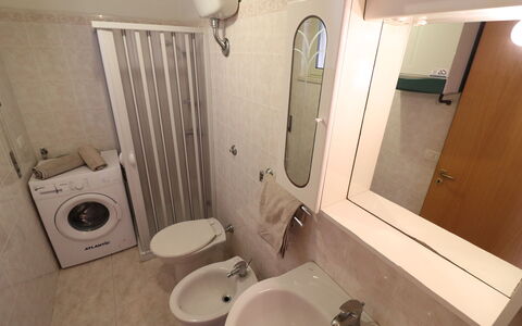 Marta: Piso, Suelo, Arreglo De Tubería, Diseño De Interiores, Baño, Habitación, Baño, Plomería, Lavabo, Lavabo Del Baño