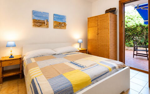 Il Favollo: Suelo, Mueble, Departamento, Habitación, Manchas De Madera, Recurso, Madera Dura, Cama, Silla, Marco De La Cama