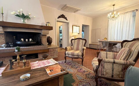 La Dimora del Leone: Mueble, Diseño De Interiores, Piso, Madera, Mesa, Suelo, Silla, Habitación, Sala, Encendiendo