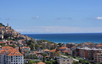 Villa Pineta della Rovere: Tiempo De Día, Ciudad, Horizonte, Barrio Residencial, Mar, Costa, Costeras Y Los Accidentes Geográficos Oceánico, Asentamientos Humanos, Oceano, Atracción Turística