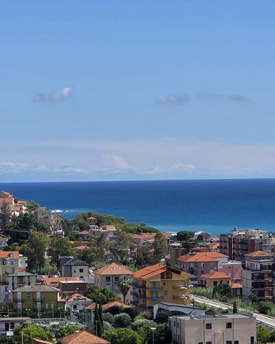 Villa Pineta della Rovere: Tiempo De Día, Ciudad, Horizonte, Barrio Residencial, Mar, Costa, Costeras Y Los Accidentes Geográficos Oceánico, Asentamientos Humanos, Oceano, Atracción Turística