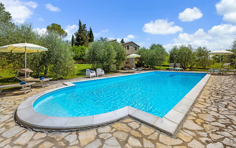 San Sano Retreat, Chianti Vineyard Views & Diving: Azul, Piscina, Material Compuesto, Recurso, Jardín, Eco Hotel, Patio Interior, Sombra, Losa, Hacienda