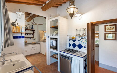 San Sano Retreat, Chianti Vineyard Views & Diving: Piso, Diseño De Interiores, Mueble, Cocina, Techo, Suelo, Casa, Encendiendo, Mostrador, Habitación
