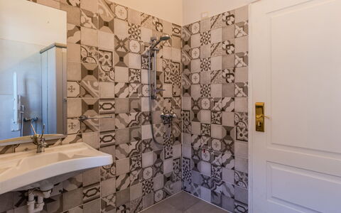 Cà Pendula: Piso, Suelo, Diseño De Interiores, Loseta, Arreglo De Tubería, Baño, Techo, Plomería, Papel Pintado
