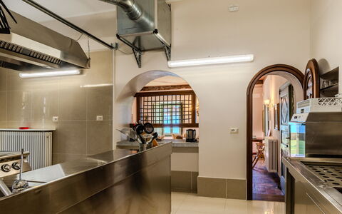 Cà Pendula: Diseño De Interiores, Techo, Encendiendo, Cocina, Piso, Mostrador, Aparato De Cocina, Electrodoméstico, Lámpara, Gabinetes
