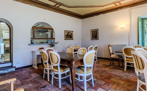 Cà Pendula: Diseño De Interiores, Piso, Mueble, Techo, Suelo, Mesa, Cocina Y Comedor Mesa, Habitación, Silla, Comedor