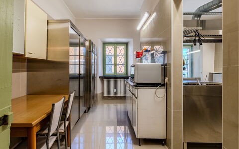 Cà Pendula: Piso, Diseño De Interiores, Techo, Suelo, Cocina, Encendiendo, Mueble, Electrodoméstico, Aparato De Cocina, Mostrador