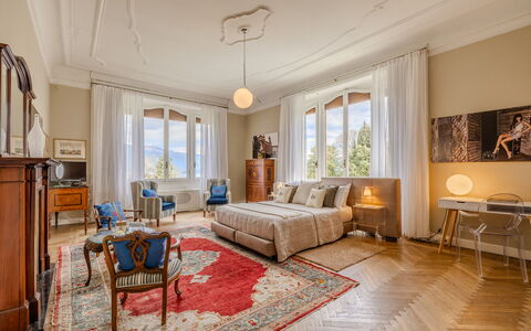 Flor Grand Lake Villa: Mueble, Piso, Diseño De Interiores, Suelo, Habitación, Cama, Techo, Casa, Habitación, Sábana