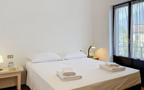 Francesco: Habitación, Cama, Diseño De Interiores, Sábana, Lecho, Marco De La Cama, Suelo, Departamento, Habitación, Linos