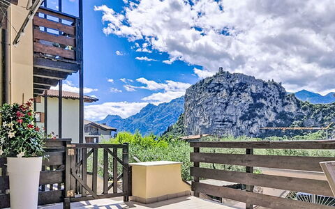 Edera: Montaña, Colina, Cordillera, Hill Station, Balcón, Valle, Cresta, Alpes, Cerca, Porche