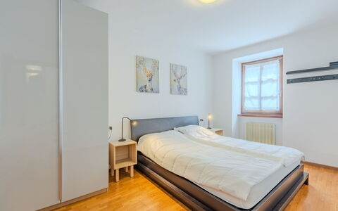 Edera: Cama, Diseño De Interiores, Habitación, Mueble, Piso, Suelo, Madera, Habitación, Techo, Sábana